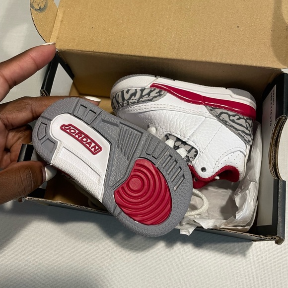 Red white and grey - Picture 2 of 4